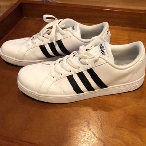 Adidas tennis shoes size 7